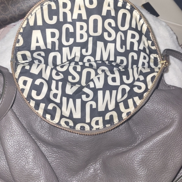 Marc By Marc Jacobs Gray Leather Shoulder Bag with Slouchy Design - Picture 11 of 16